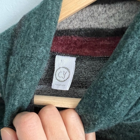 Y2K CY Fashion One Cold Shoulder Long Sleeves Turtleneck Pullover Sweater Small - Picture 5 of 5